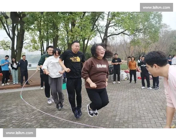 花式跳绳比赛中的技巧与创意展示：如何在竞技中融入艺术与突破自我极限